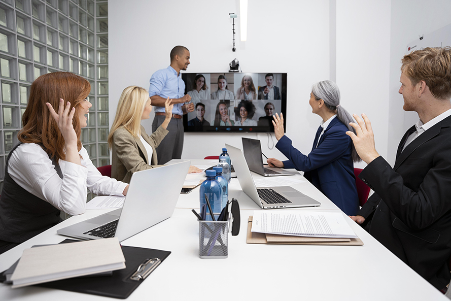 Fostering Effective Communication in the Modern Workforce